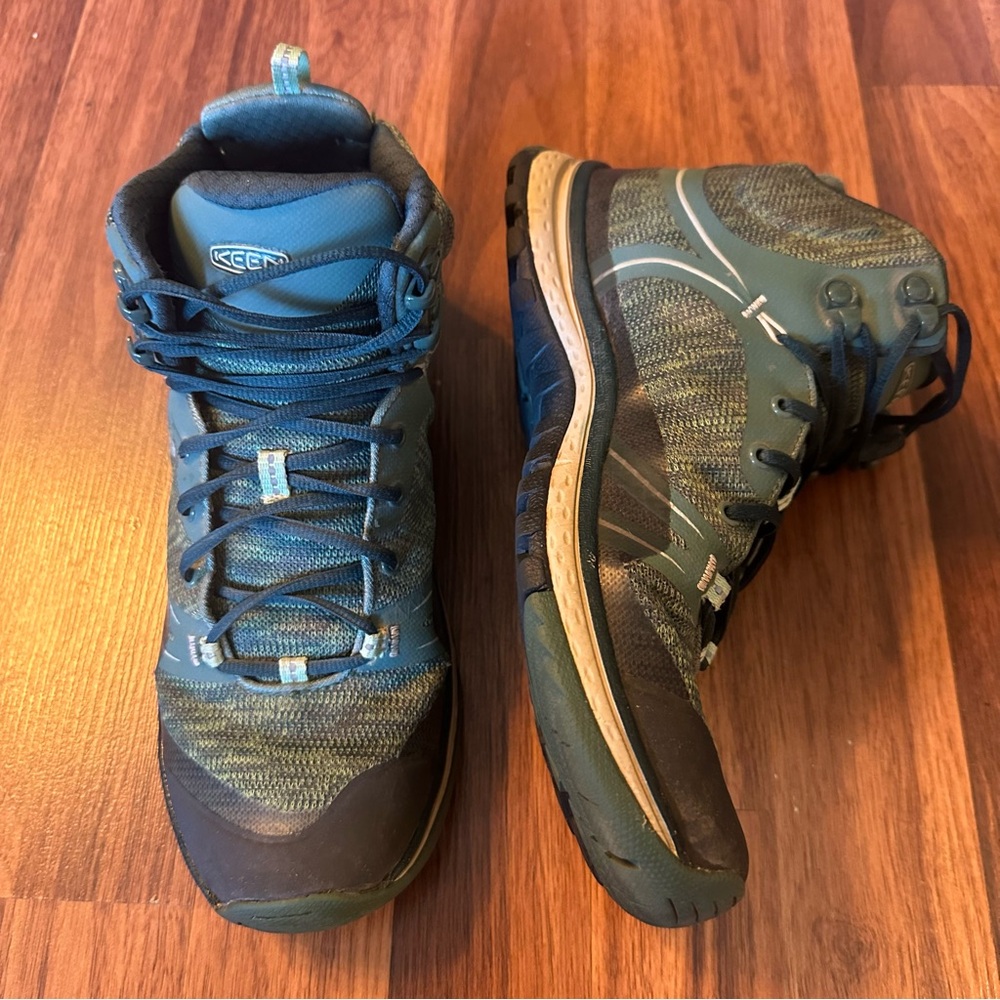 Keen women’s Green Hiking Boots Shoes 8.5 Waterproof